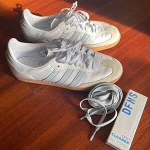 Women’s Sambas size 6.5 US